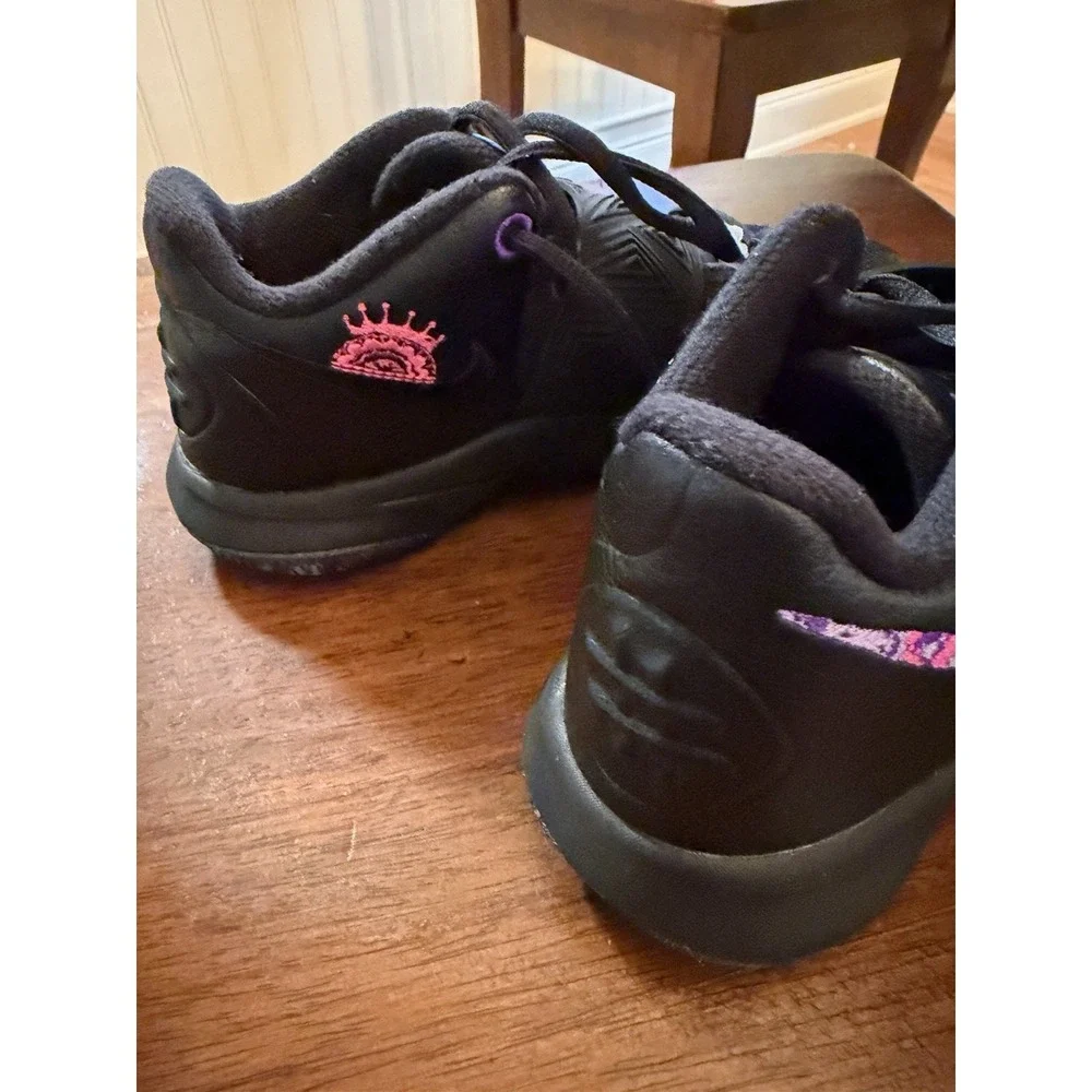 Nike Kyrie‎ Flytrap Boys Basketball Sneakers Black Purple 1.5 Mid Top